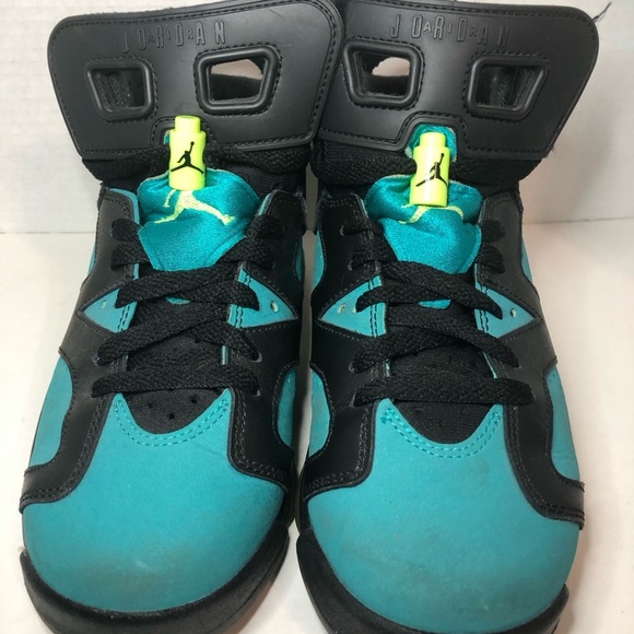 Kids Black and Teal Jordan’s - Picture 9 of 15